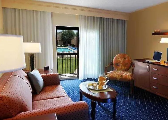 Courtyard Worth Drive 3*