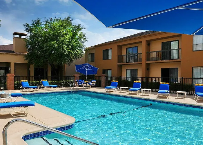 Courtyard Worth Drive 3*